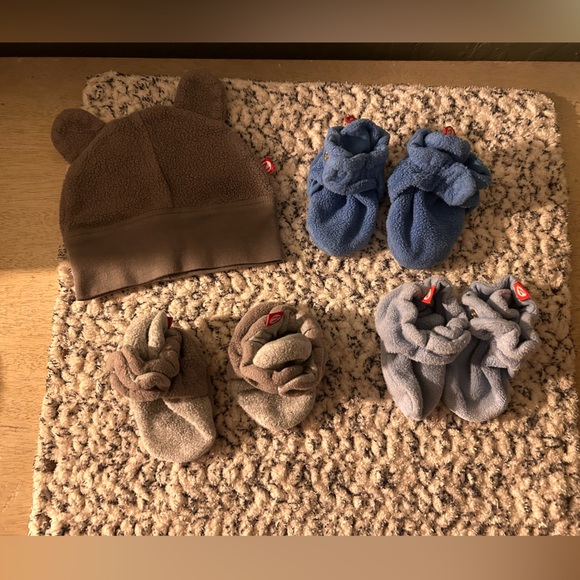 Zutano bootie and beanie bundle - Picture 1 of 1